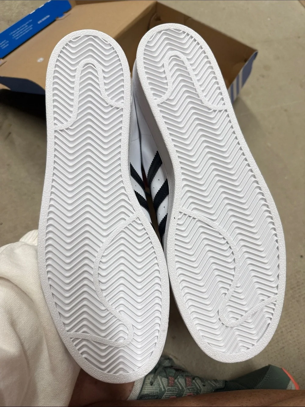adidas classic low